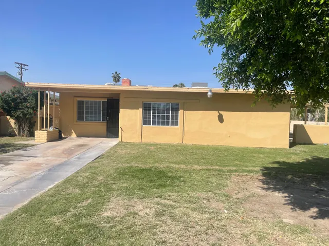 a view of a big room with an outdoor space