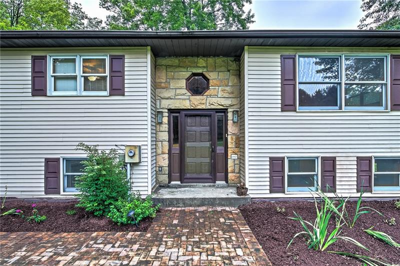 112 Wycliffe Way Butler, PA 16001 - Photo 2 of 24 Main entry. Double sidelight door.