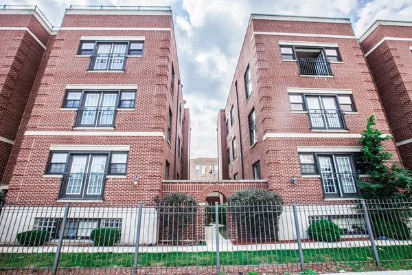 $332,900 | 543 East 43rd Street, Unit 2W, Chicago, IL 60653