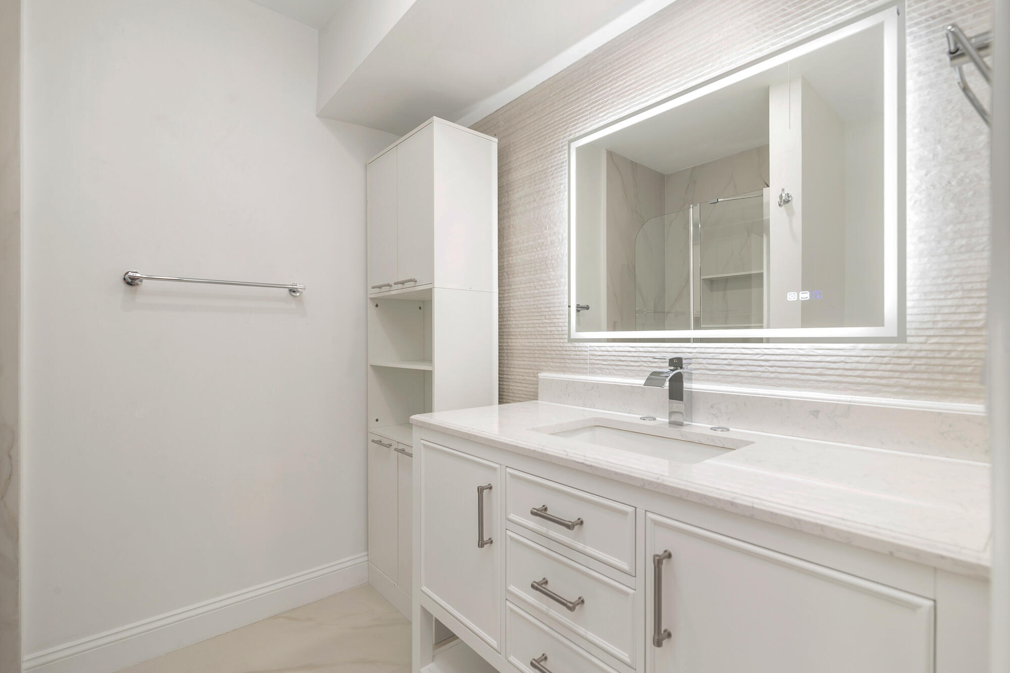 326 Jupiter Lakes Boulevard, Unit 2310B Jupiter, FL 33458 - Photo 26 of 48 a bathroom with a sink and a mirror