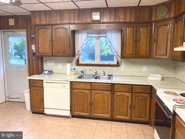 400 Cornell Road Glassboro, NJ 08028 - Photo 14 of 32 Kitchen counter space and cabinets