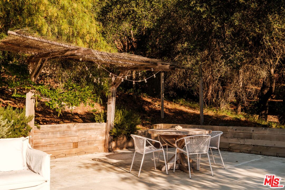 21717 Encina Road Topanga, CA 90290 - Photo 57 of 60