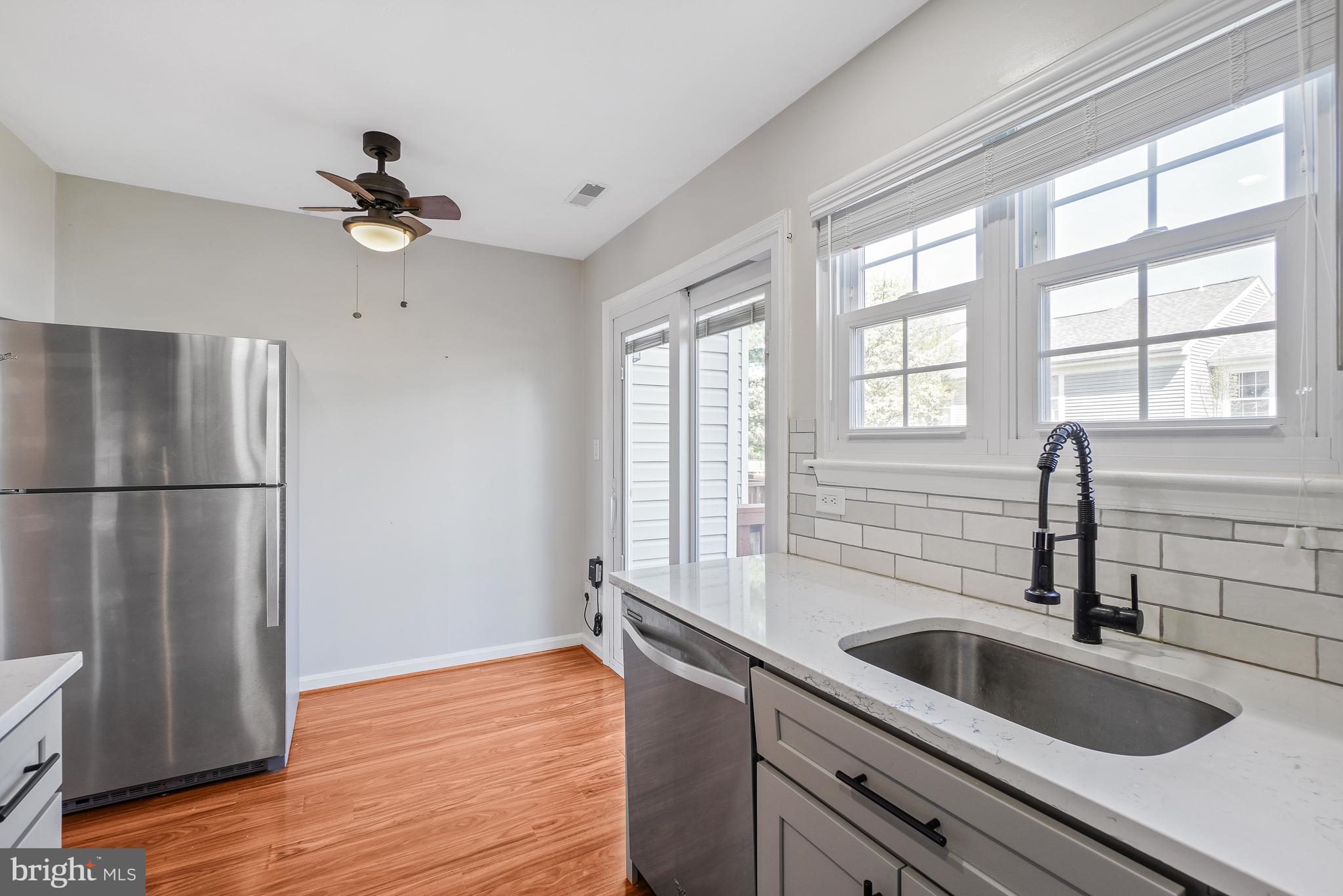 46724 Summit Terrace Sterling, VA 20164 - Photo 13 of 28 Kitchen – Eat in area with ceiling fan
