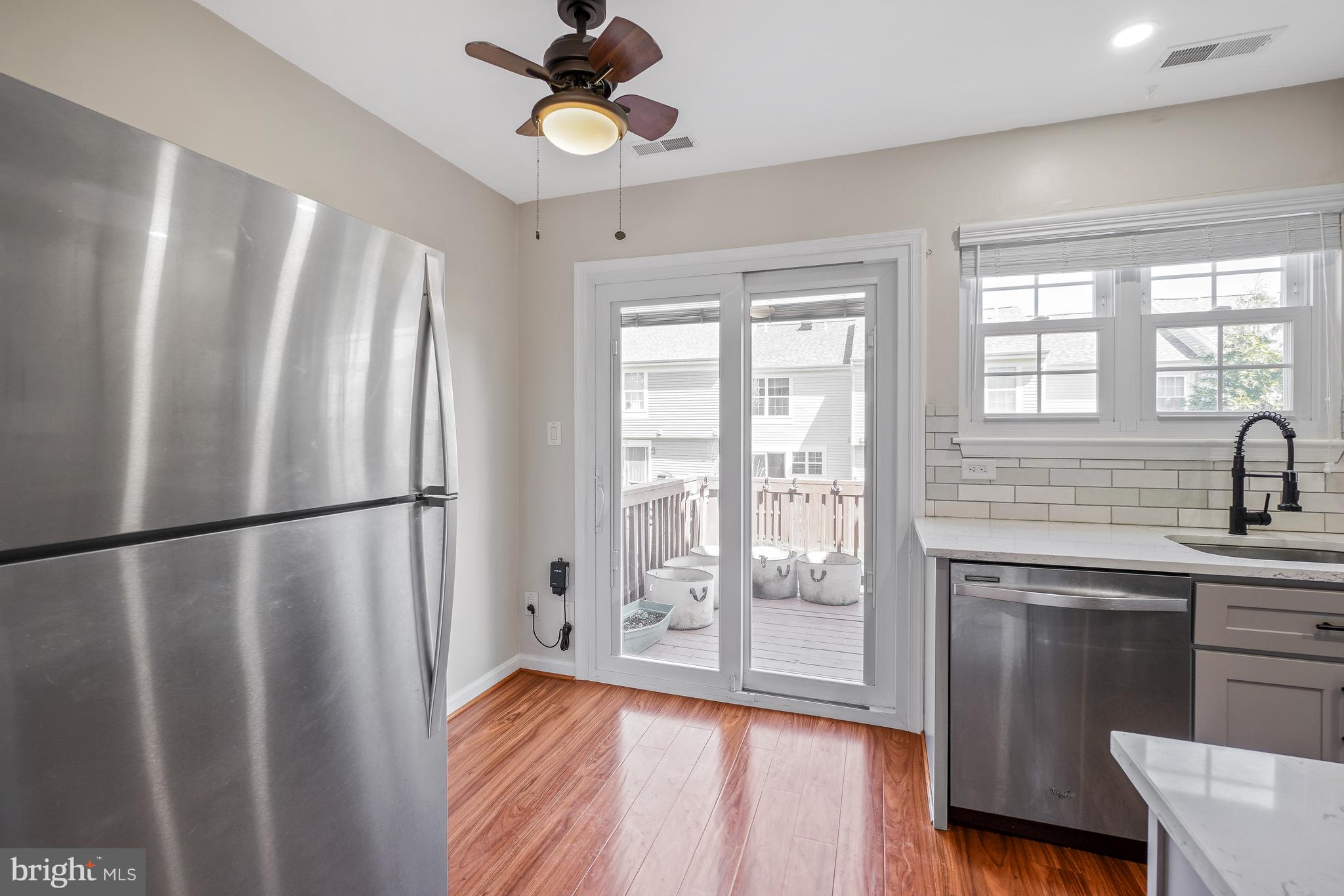 46724 Summit Terrace Sterling, VA 20164 - Photo 15 of 28 Kitchen – sliding door to back deck
