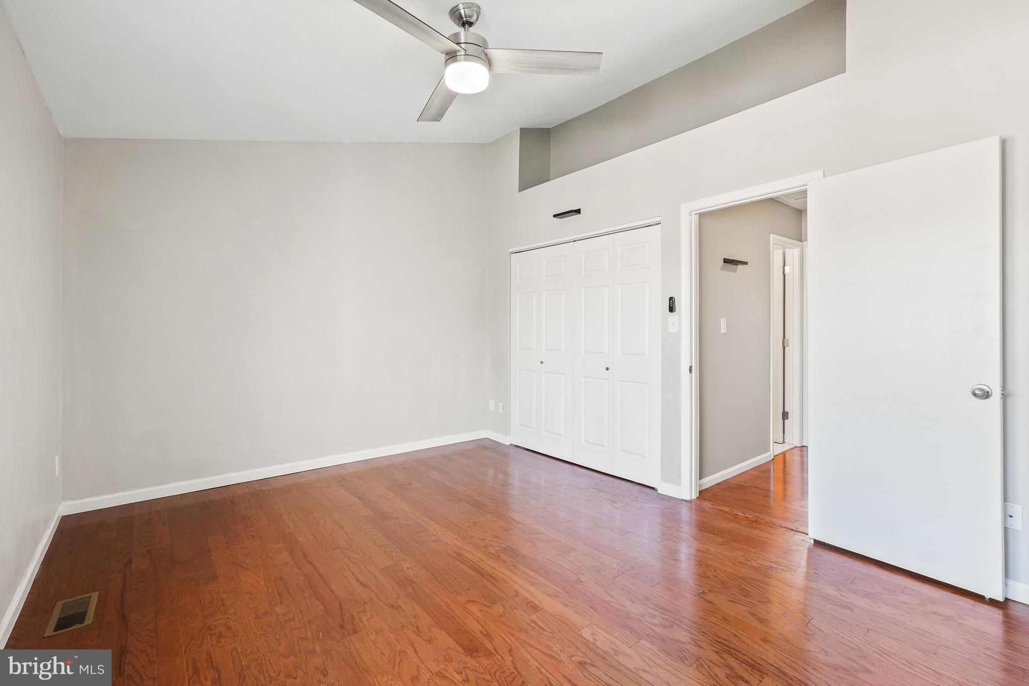 46724 Summit Terrace Sterling, VA 20164 - Photo 17 of 28 Primary Bedroom with vaulted ceiling