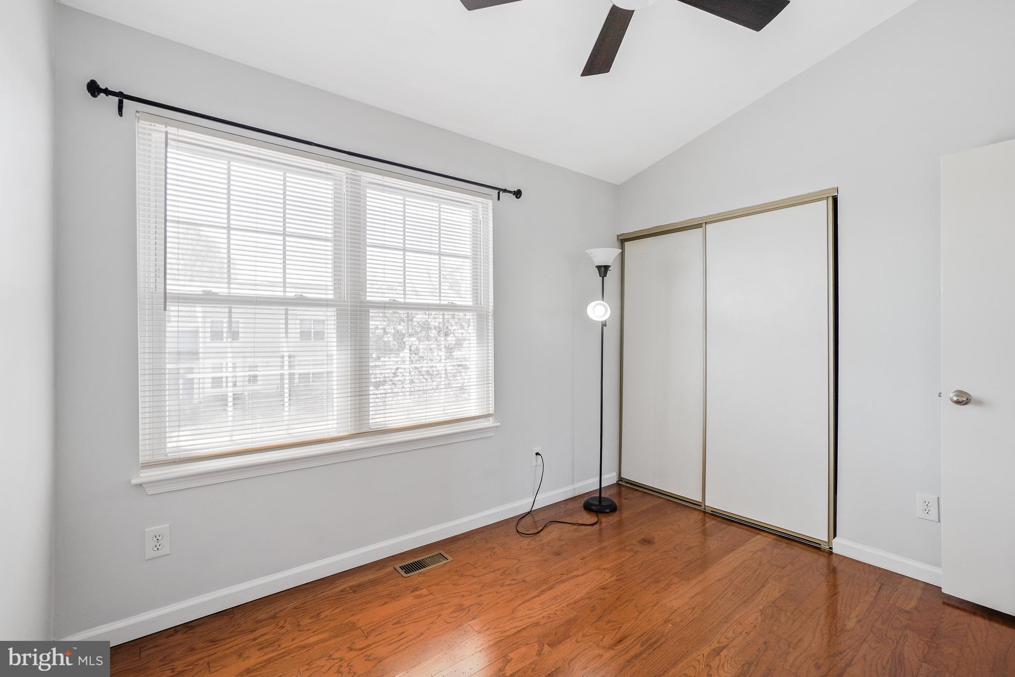 46724 Summit Terrace Sterling, VA 20164 - Photo 19 of 28 Bedroom #2 with vaulted ceiling