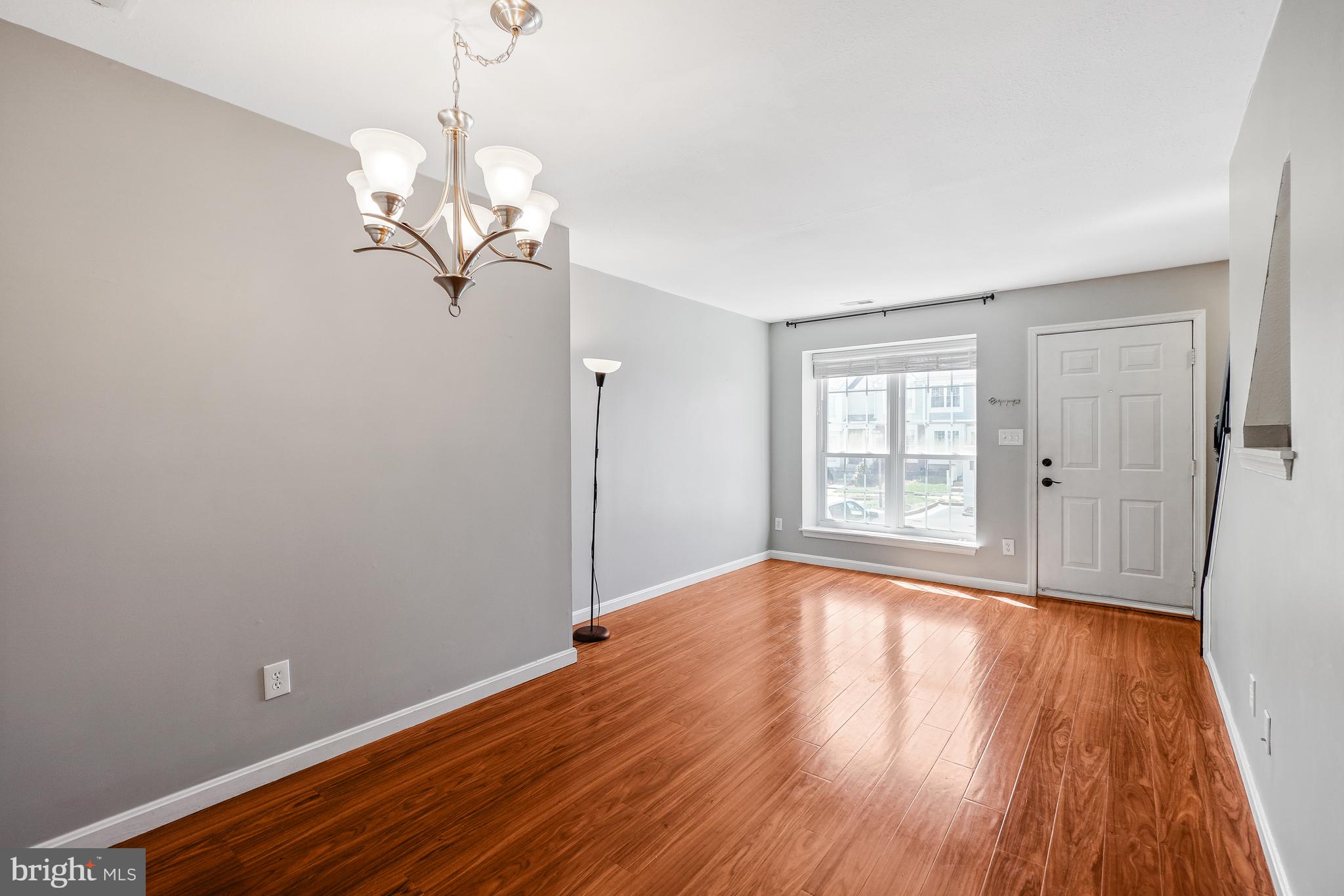 46724 Summit Terrace Sterling, VA 20164 - Photo 5 of 28 A big open space with a nice wide window ledge