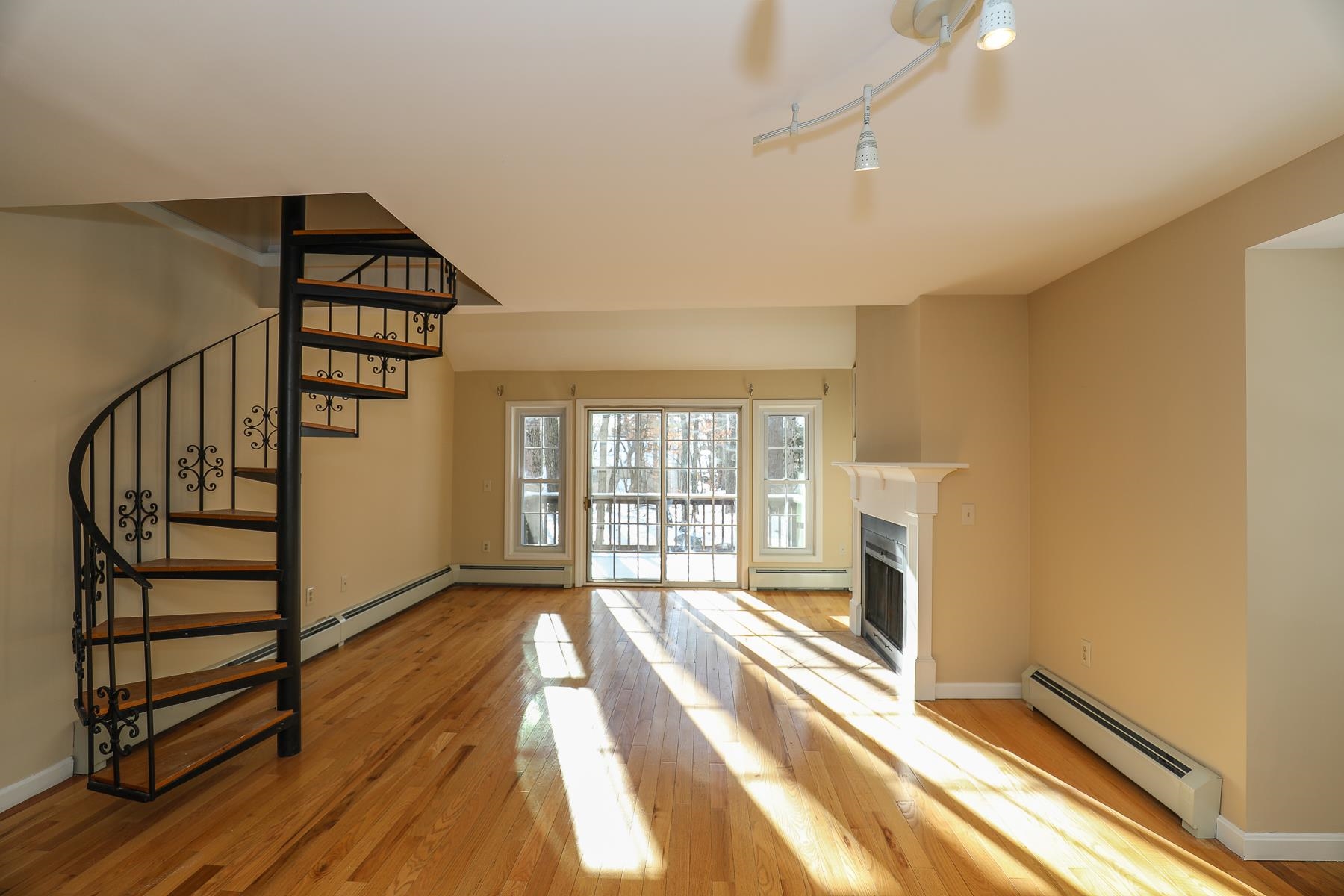 1465 Hooksett Road, Unit 200 Hooksett, NH 03106 - Photo 3 of 37