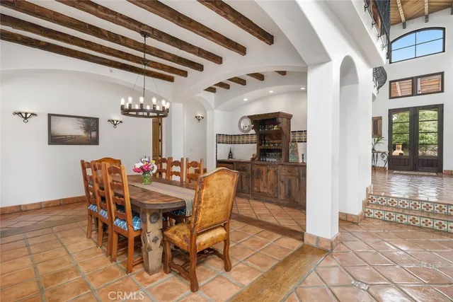 a view of entryway with a front door