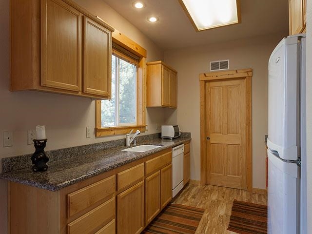 10189 Martis Valley Road, Unit A Truckee, CA 96161 - Photo 7 of 13 Gallery Image 7
