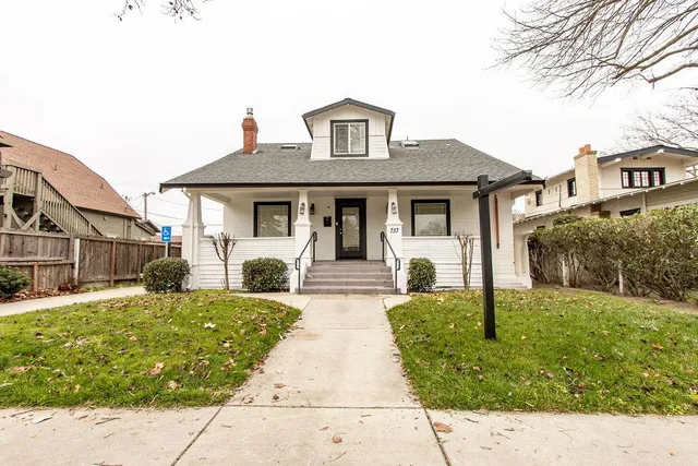 $699,900 | 737 East Main Street, Turlock, CA 95380