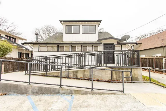 $699,900 | 737 East Main Street, Turlock, CA 95380