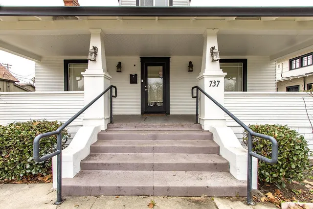 $699,900 | 737 East Main Street, Turlock, CA 95380