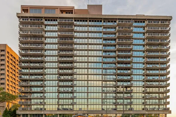 $279,950 | 600 Admiral Boulevard, Unit 1205, Kansas City, MO 64106