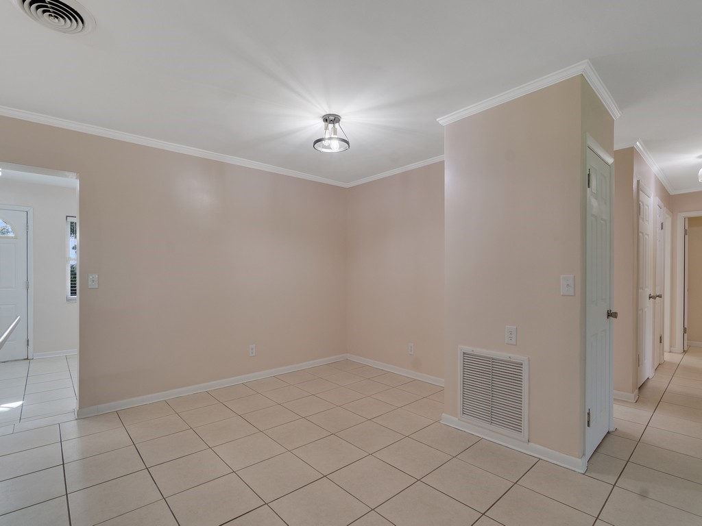 4606 30th Avenue Vero Beach, FL 32967 - Photo 18 of 33 a view of an empty room