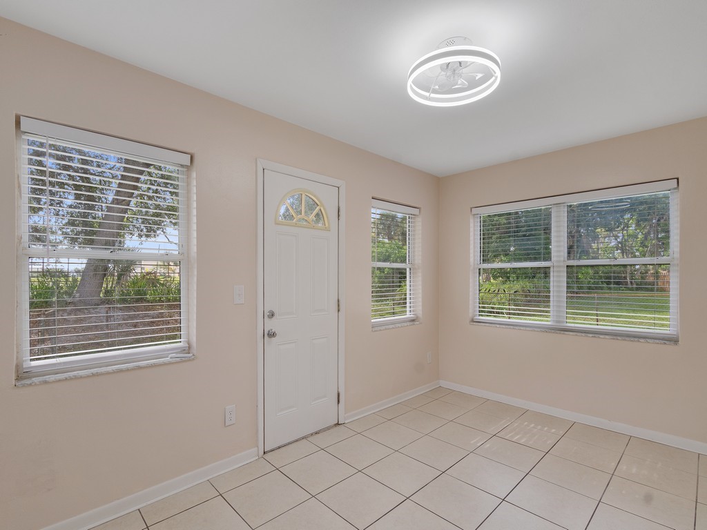 4606 30th Avenue Vero Beach, FL 32967 - Photo 19 of 33 a view of an empty room with a window