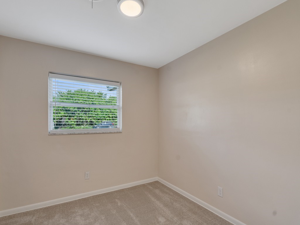 4606 30th Avenue Vero Beach, FL 32967 - Photo 23 of 33 an empty room with a window
