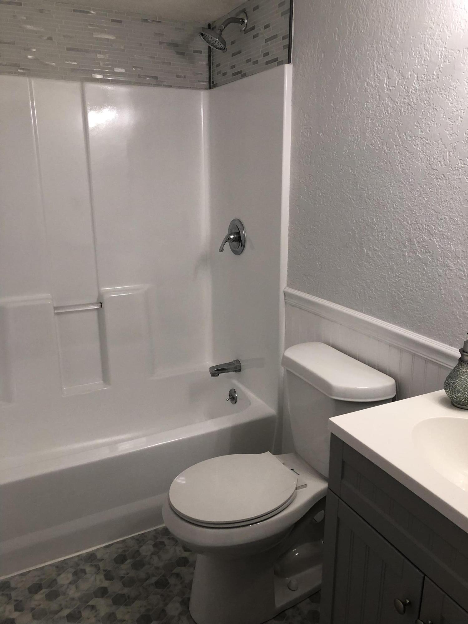 493 West Outer Drive Oak Ridge, TN 37830 - Photo 14 of 28 Main Bathroom