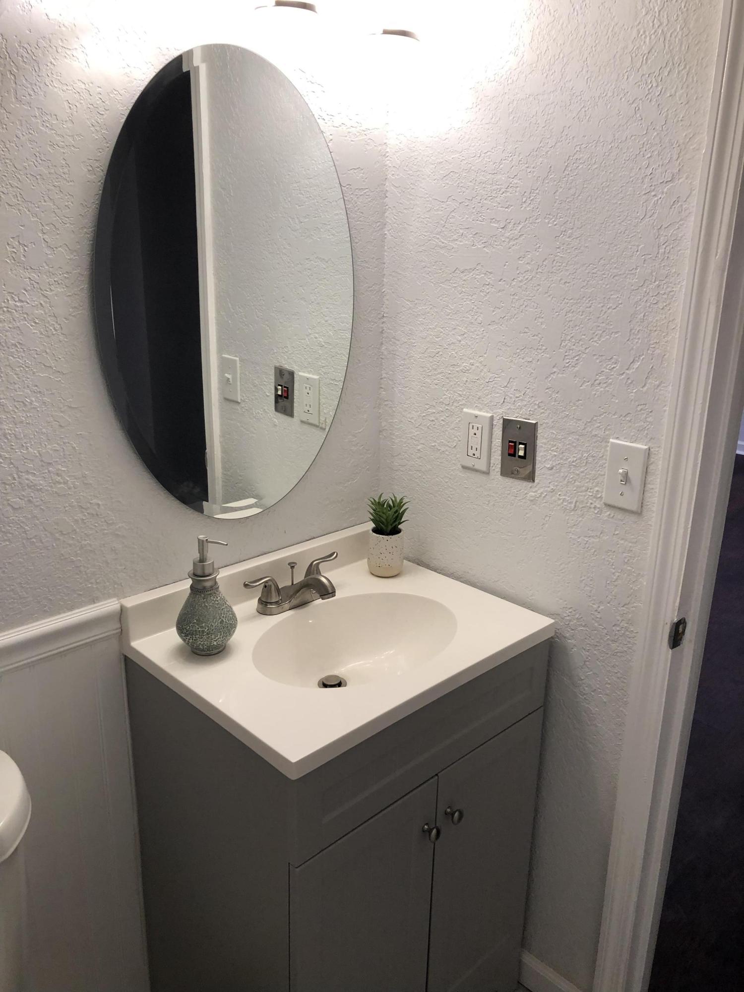493 West Outer Drive Oak Ridge, TN 37830 - Photo 15 of 28 Main Bath Vanity