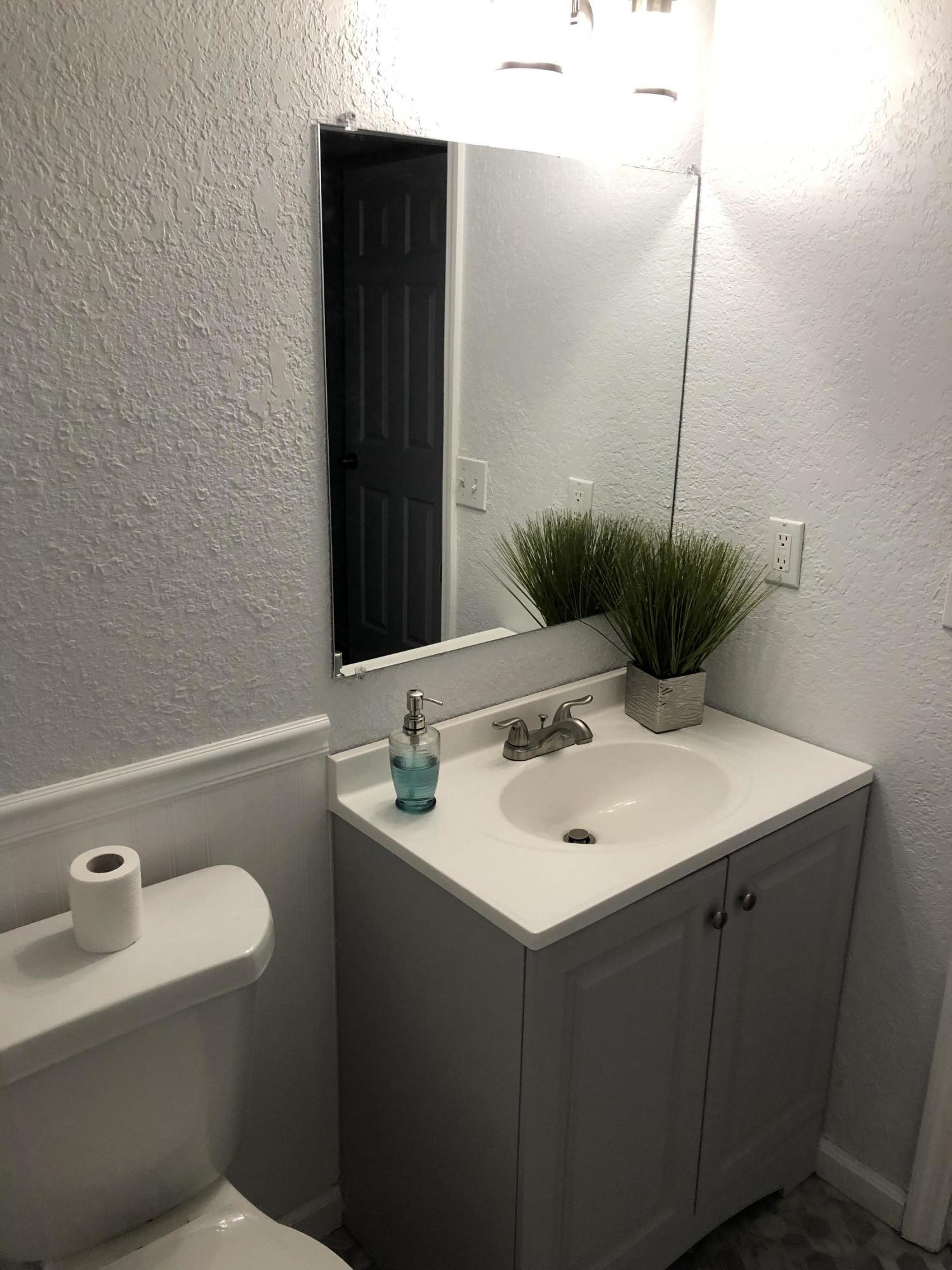 493 West Outer Drive Oak Ridge, TN 37830 - Photo 18 of 28 Half Bathroom