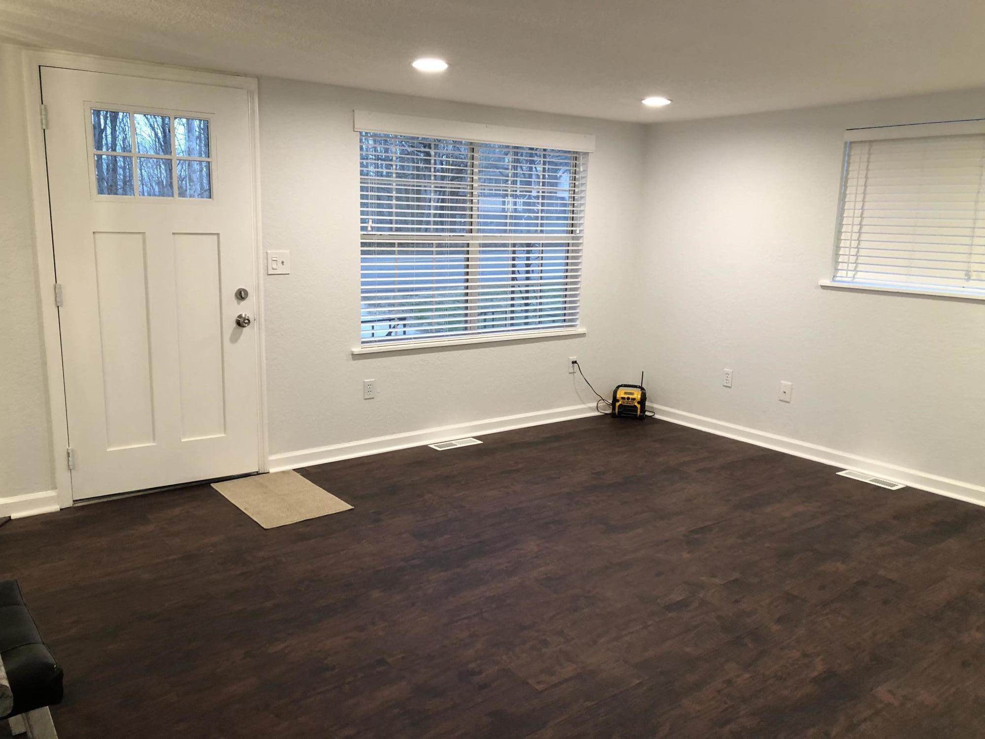 493 West Outer Drive Oak Ridge, TN 37830 - Photo 5 of 28 Living Room