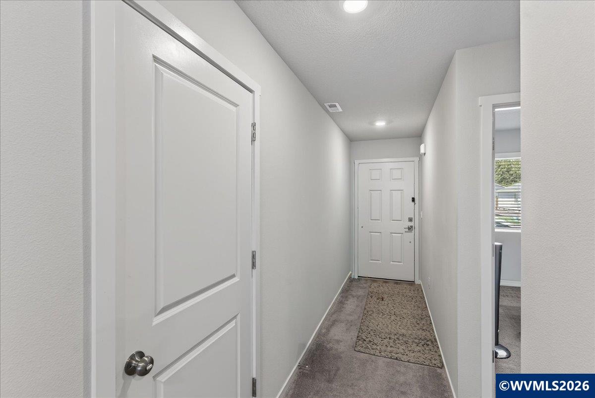2081 Luna Way Lebanon, OR 97355 - Photo 10 of 33