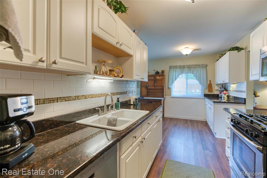 23374 Tuck Road Farmington Hills, MI 48336 - Photo 6 of 26