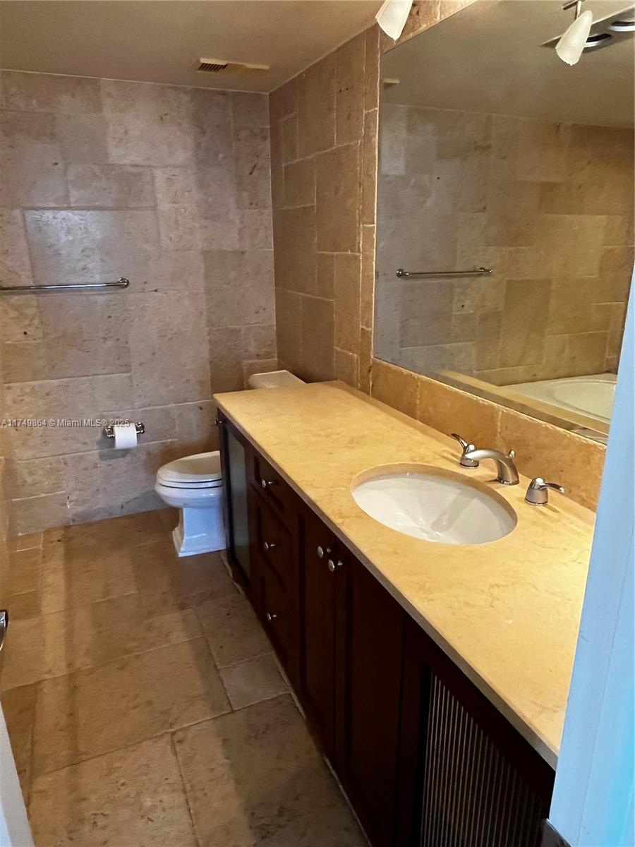 2 Grove Isle Drive, Unit B708 Miami, FL 33133 - Photo 17 of 52