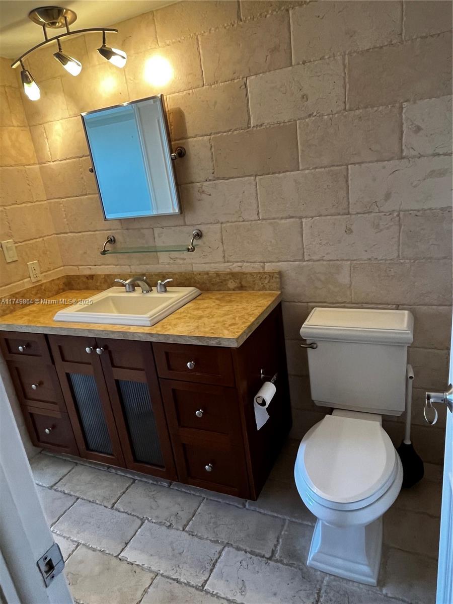 2 Grove Isle Drive, Unit B708 Miami, FL 33133 - Photo 22 of 52