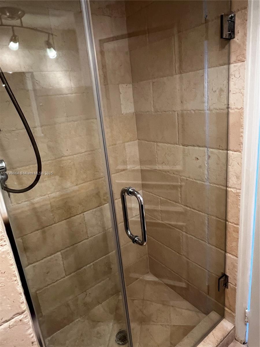 2 Grove Isle Drive, Unit B708 Miami, FL 33133 - Photo 23 of 52