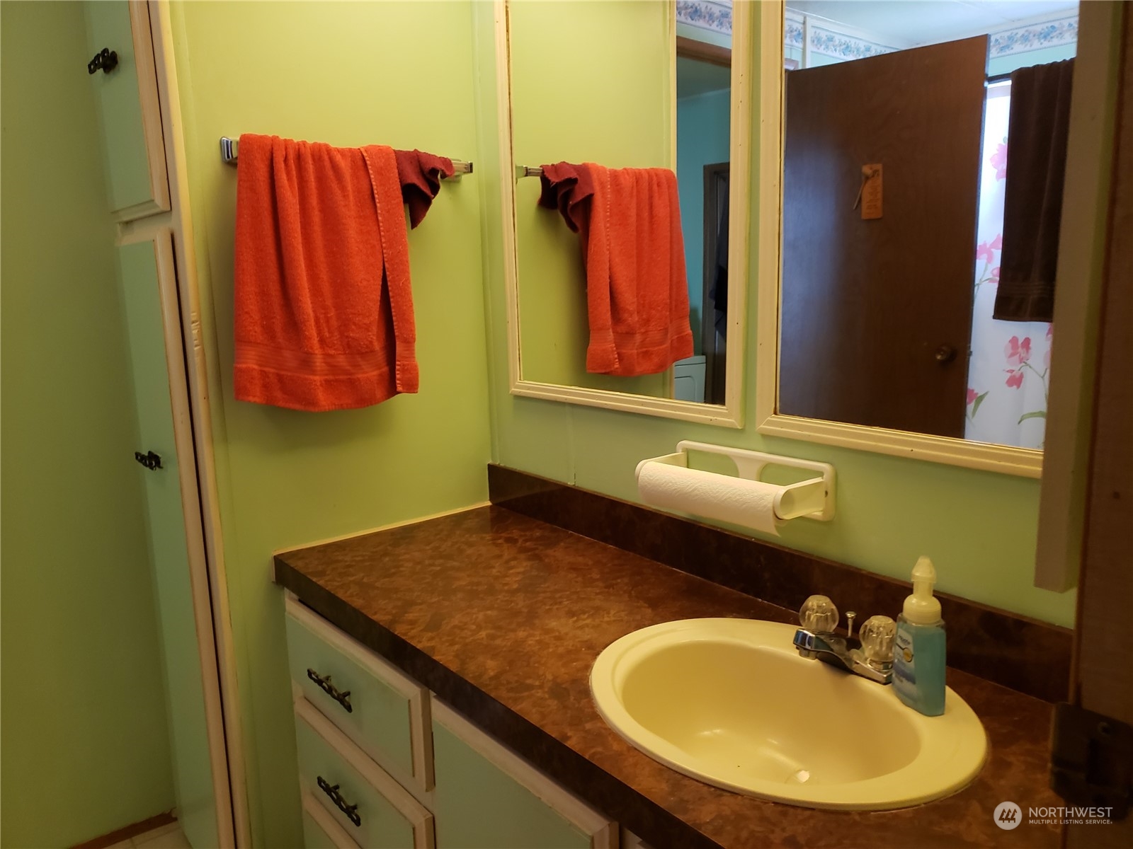1080 Pine Drive Enumclaw, WA 98022 - Photo 29 of 36 a bathroom with a sink and a mirror