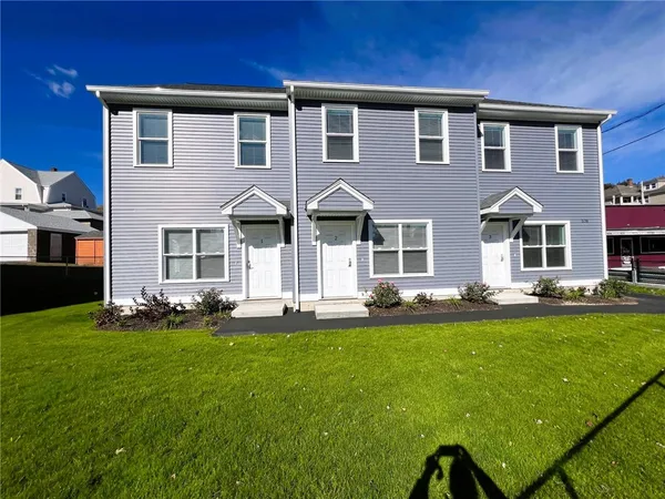 $2,100 | 580 Elm Street, Unit 6, Woonsocket, RI 02895