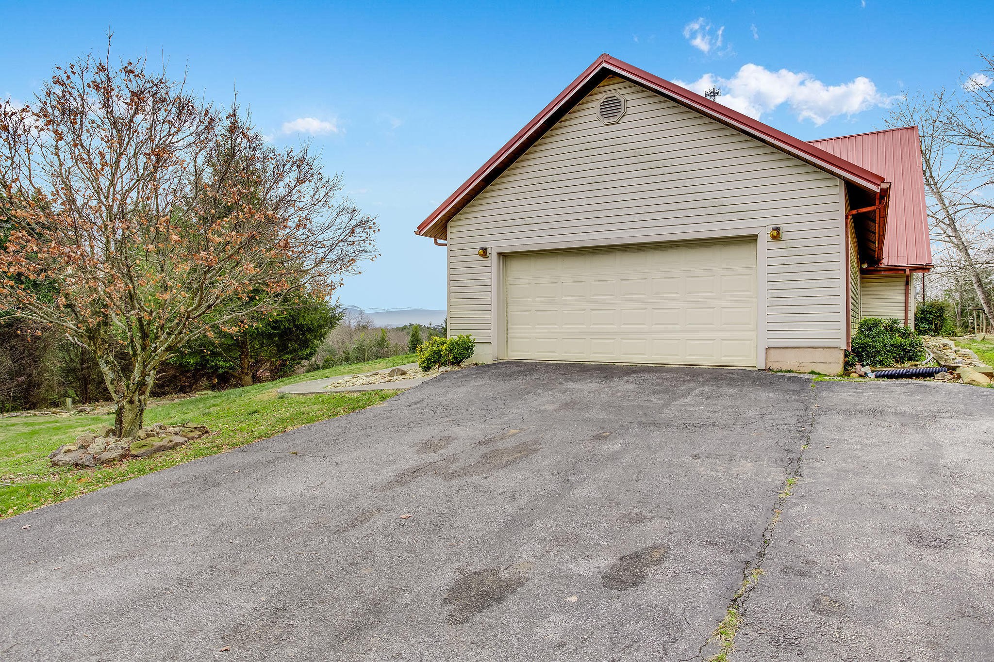1443 Holbert Road Dandridge, TN 37725 - Photo 1 of 38 Gallery Image 1