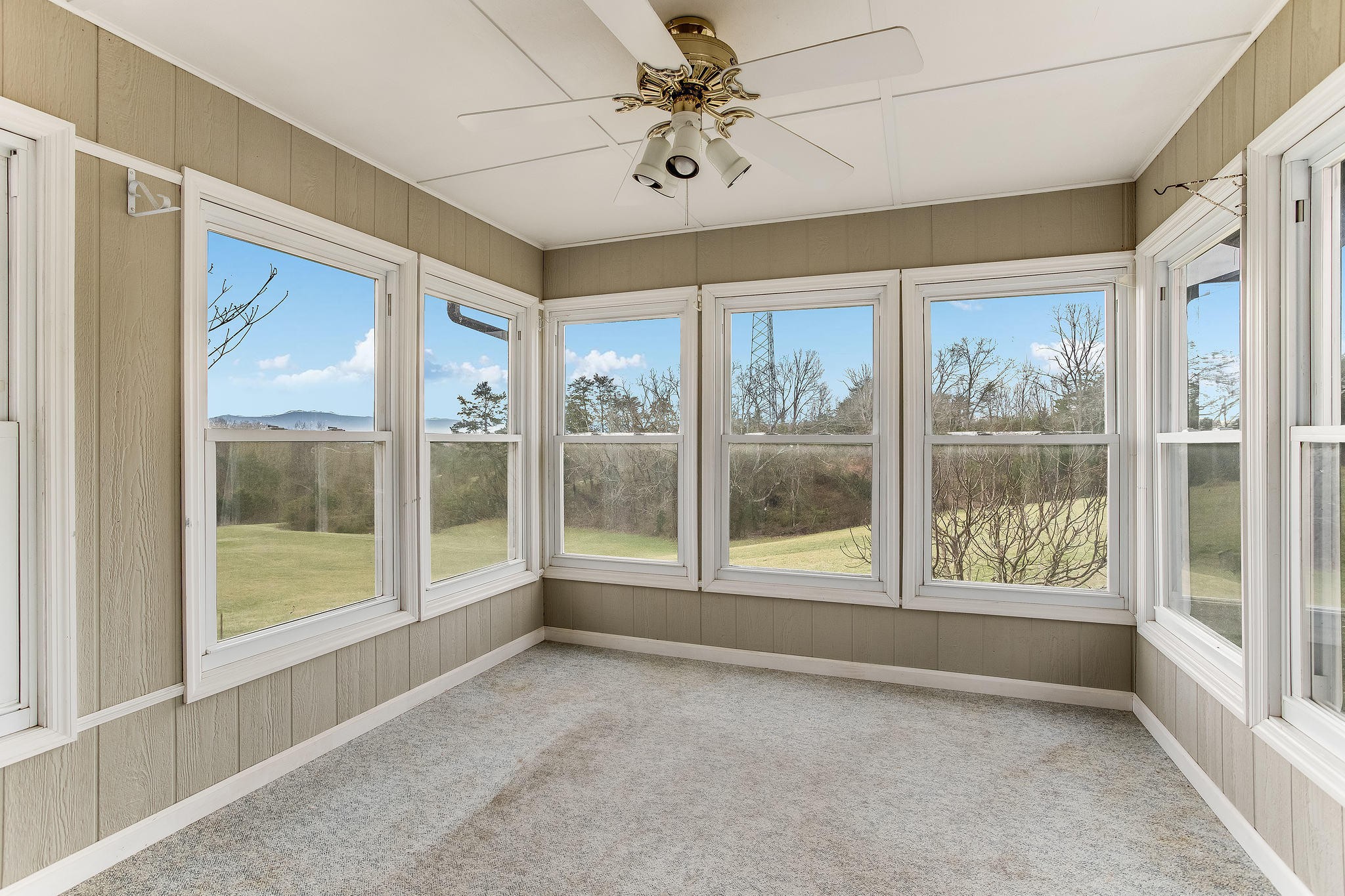 1443 Holbert Road Dandridge, TN 37725 - Photo 16 of 38 Gallery Image 16