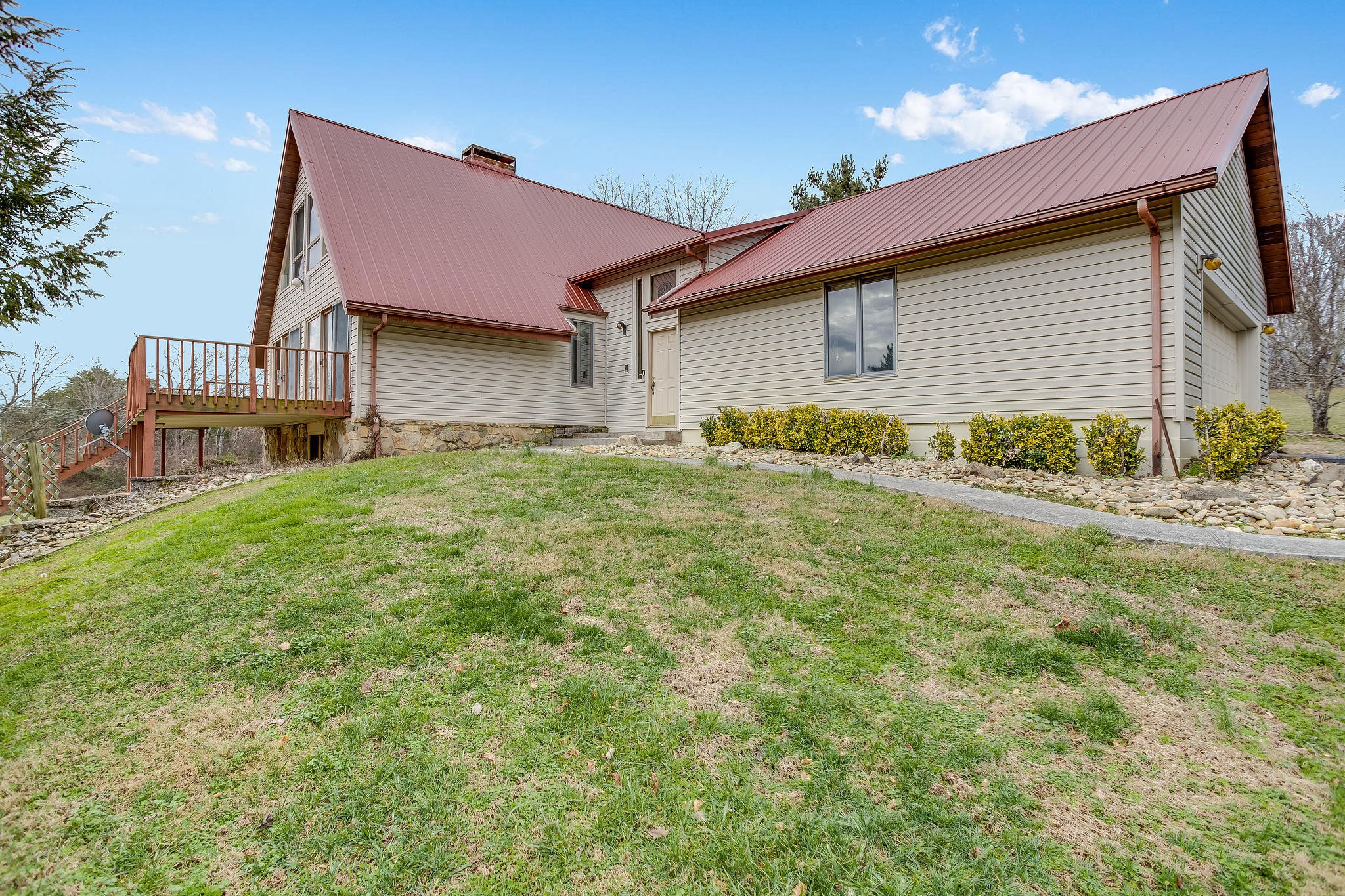 1443 Holbert Road Dandridge, TN 37725 - Photo 4 of 38 Gallery Image 4