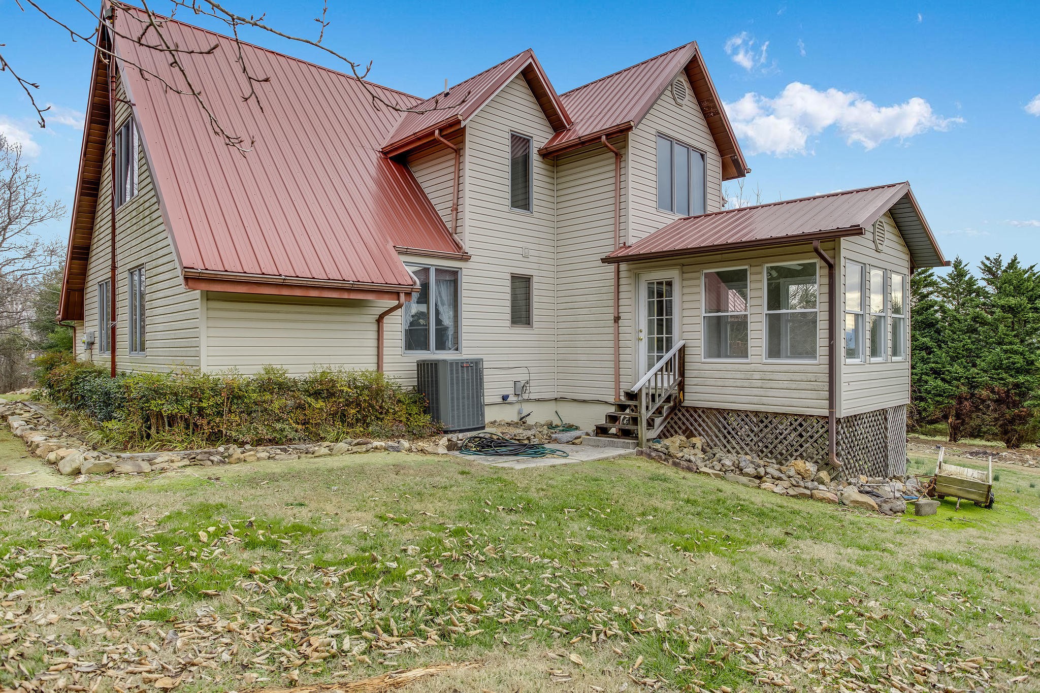 1443 Holbert Road Dandridge, TN 37725 - Photo 7 of 38 Gallery Image 7