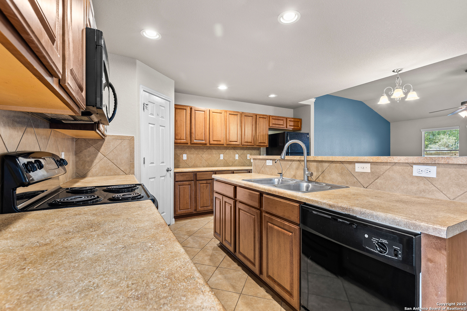 3919 Maiden Way Converse, TX 78109 - Photo 11 of 45