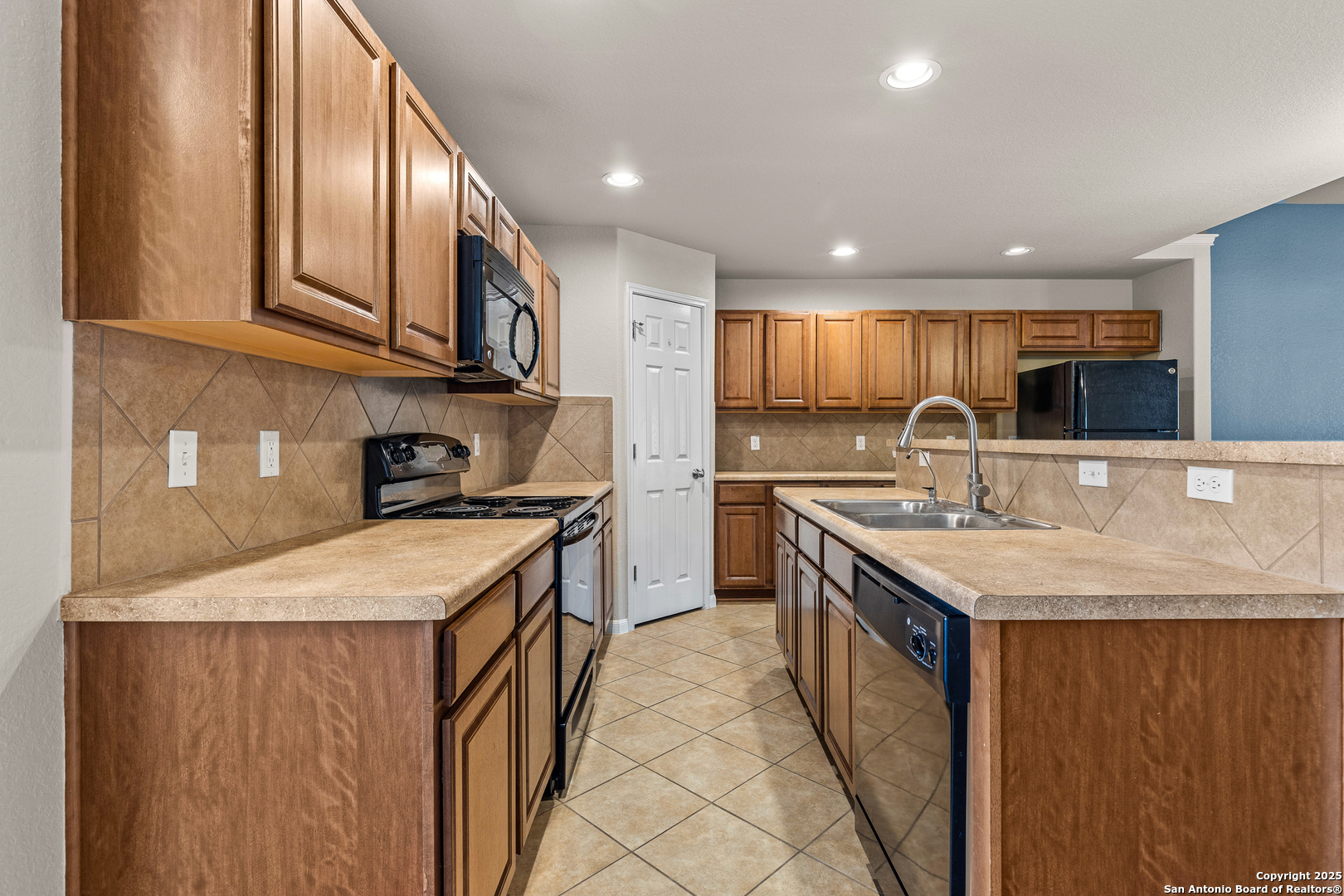 3919 Maiden Way Converse, TX 78109 - Photo 12 of 45