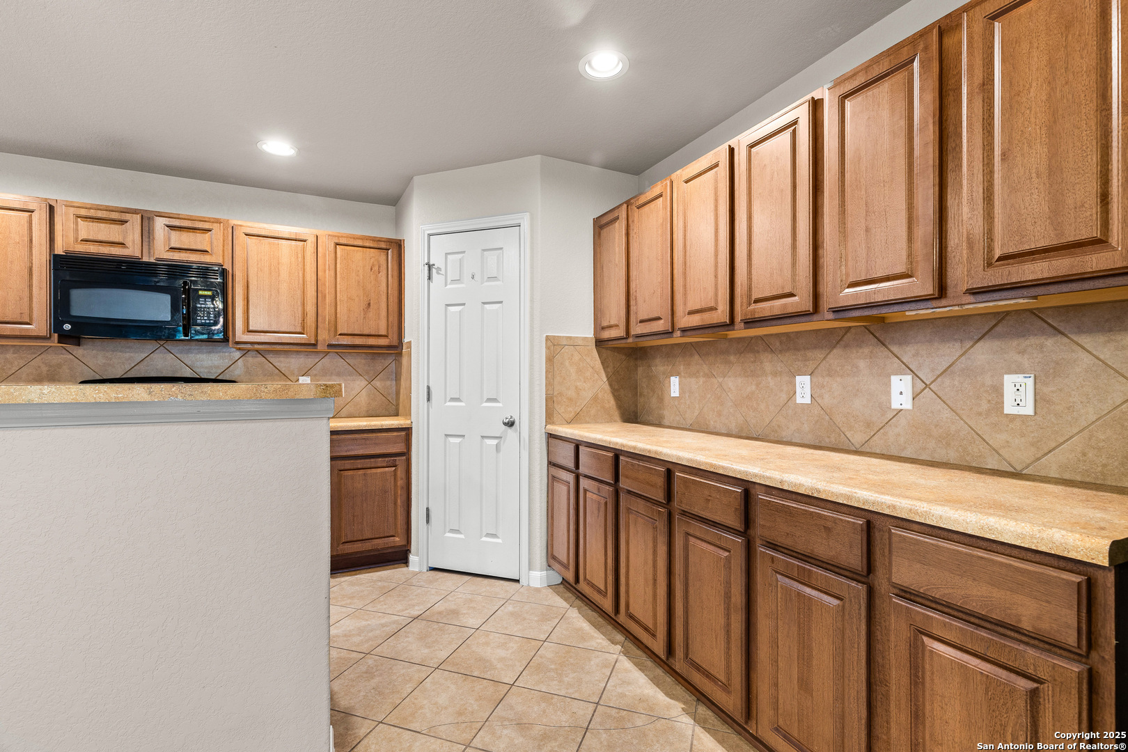 3919 Maiden Way Converse, TX 78109 - Photo 15 of 45