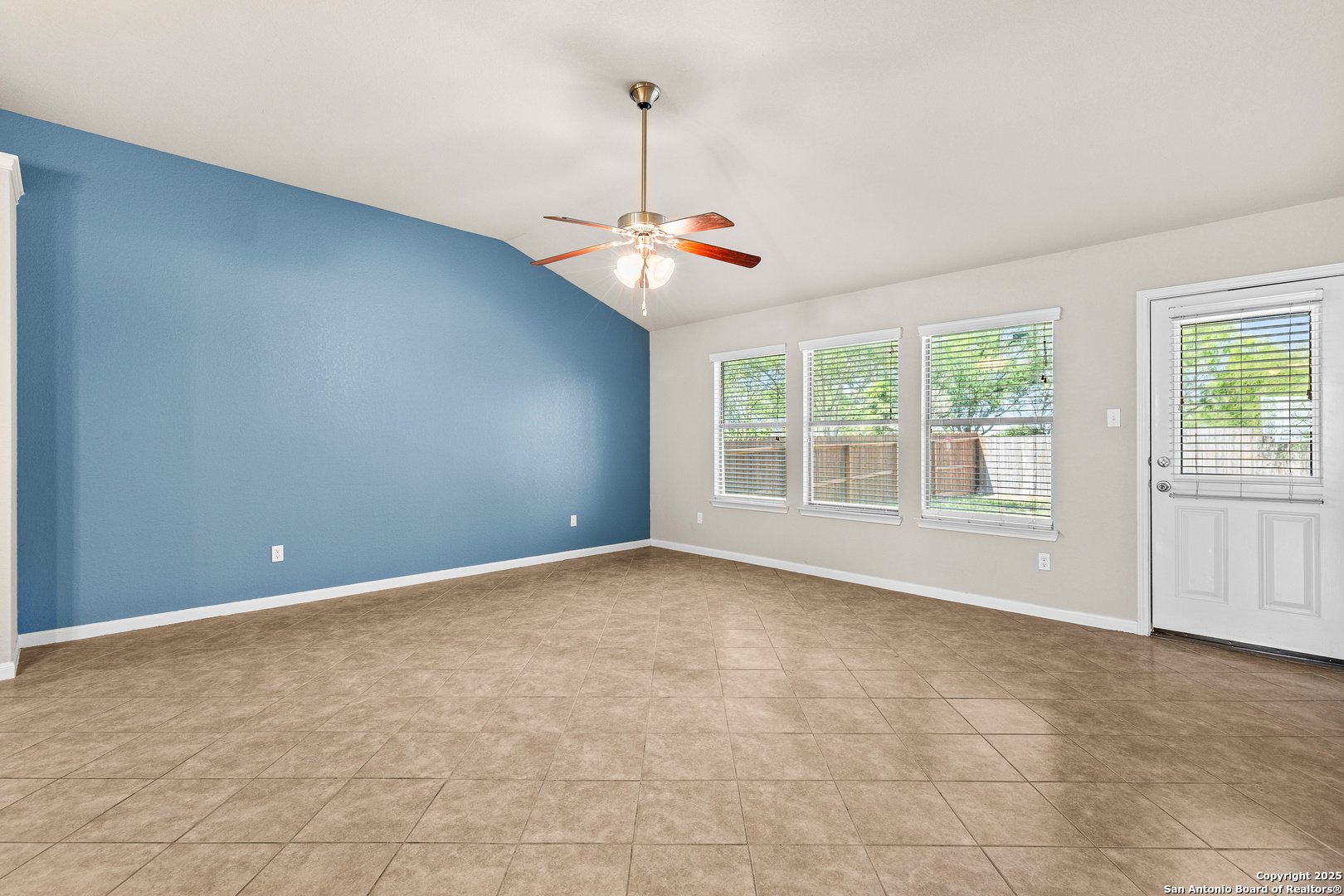 3919 Maiden Way Converse, TX 78109 - Photo 7 of 45