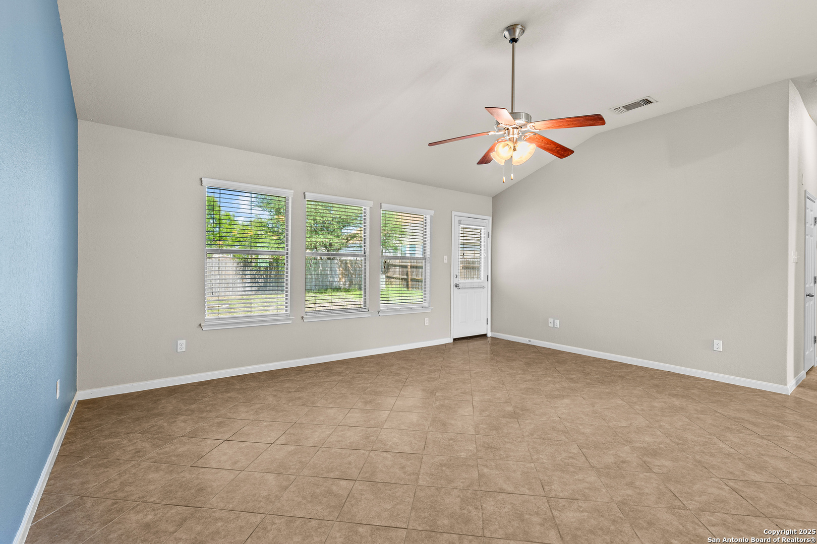 3919 Maiden Way Converse, TX 78109 - Photo 8 of 45