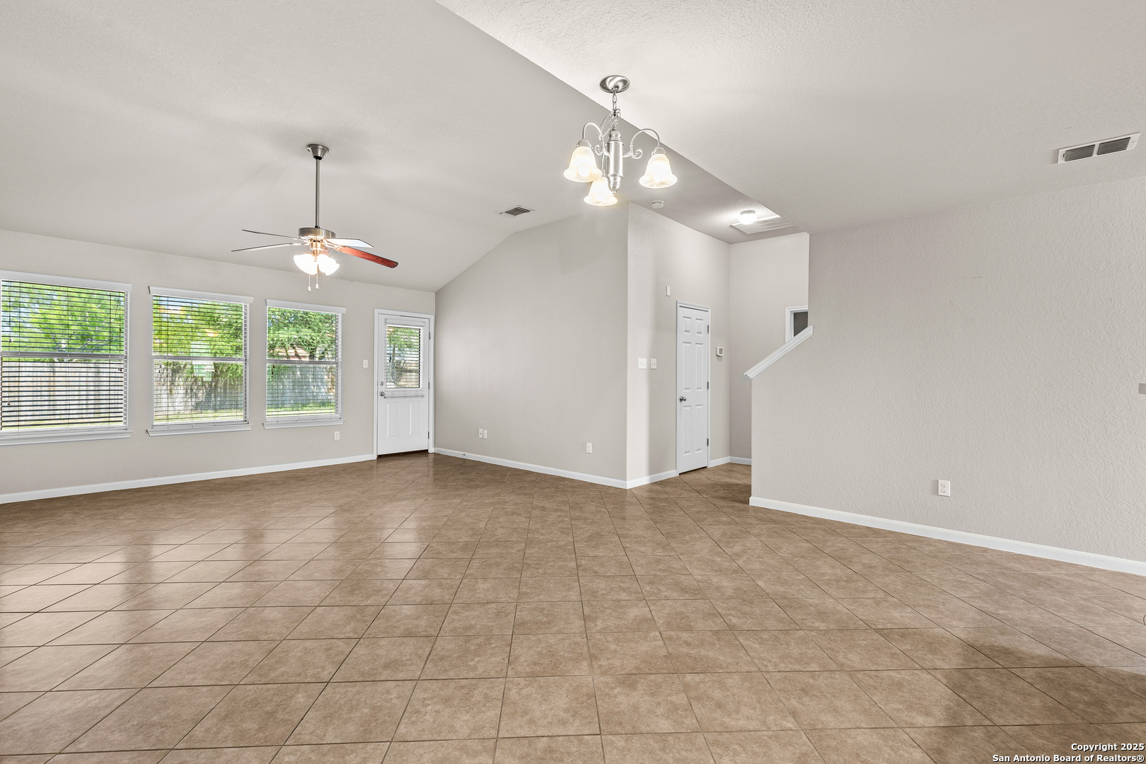 3919 Maiden Way Converse, TX 78109 - Photo 9 of 45