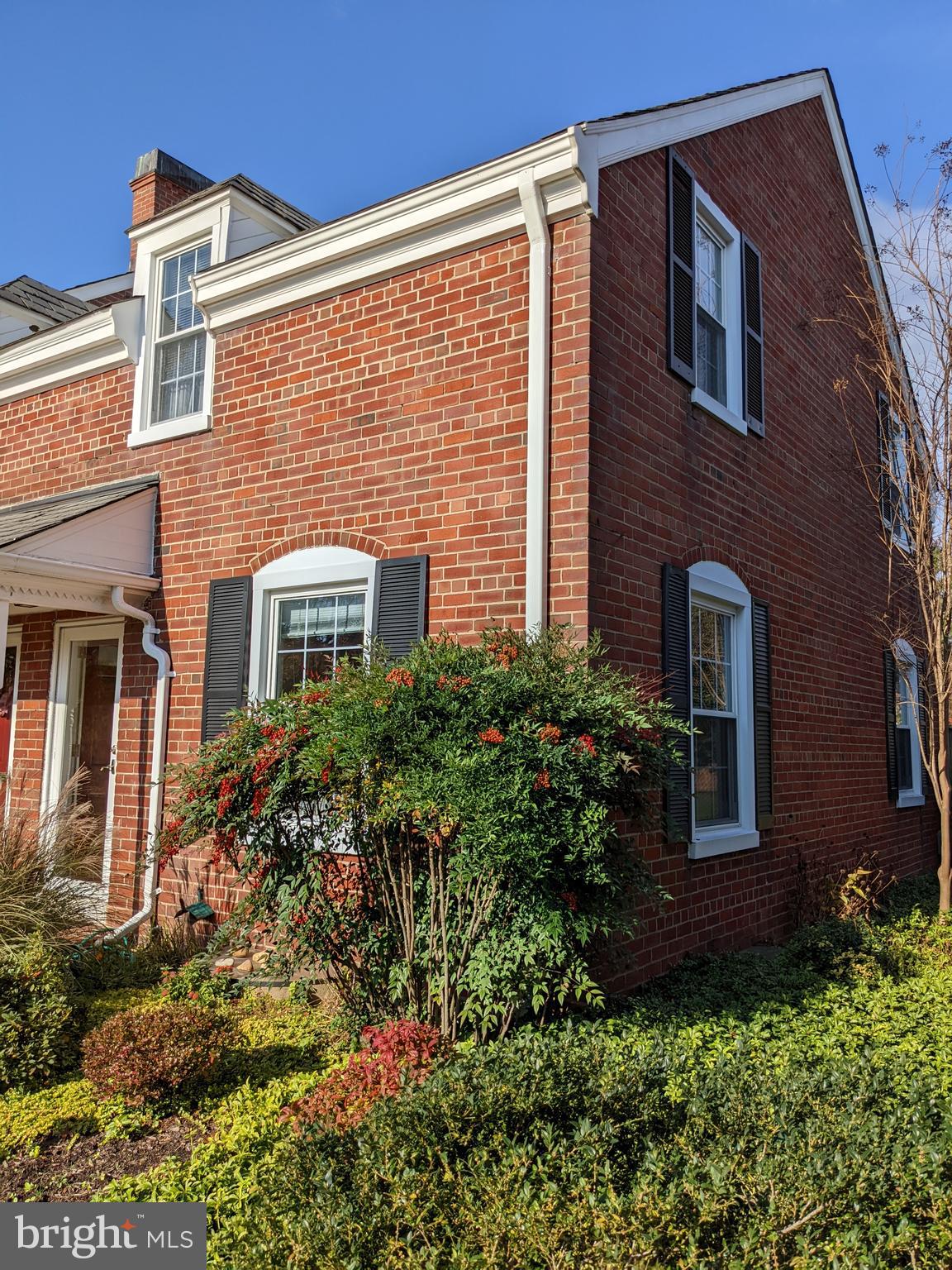 3452 South Utah Street, Unit A Arlington, VA 22206 - Photo 1 of 15 front view of a house