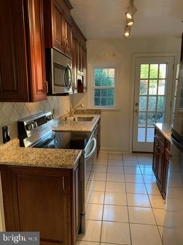 3452 South Utah Street, Unit A Arlington, VA 22206 - Photo 4 of 15 a kitchen that has a sink a stove and a microwave oven