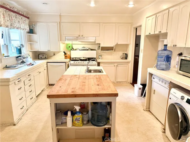 $1,589,000 | 223 Bennett Avenue, Long Beach, CA 90803