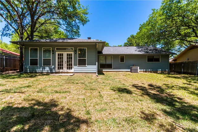 a front view of house with yard