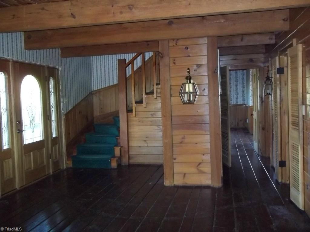 301 Straw House Road Reidsville, NC 27320 - Photo 2 of 16 Entry