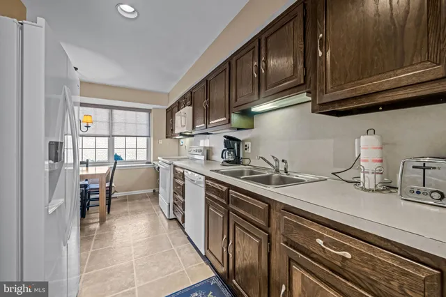 $415,000 | 633 East Main Street, Unit B7, Moorestown, NJ 08057