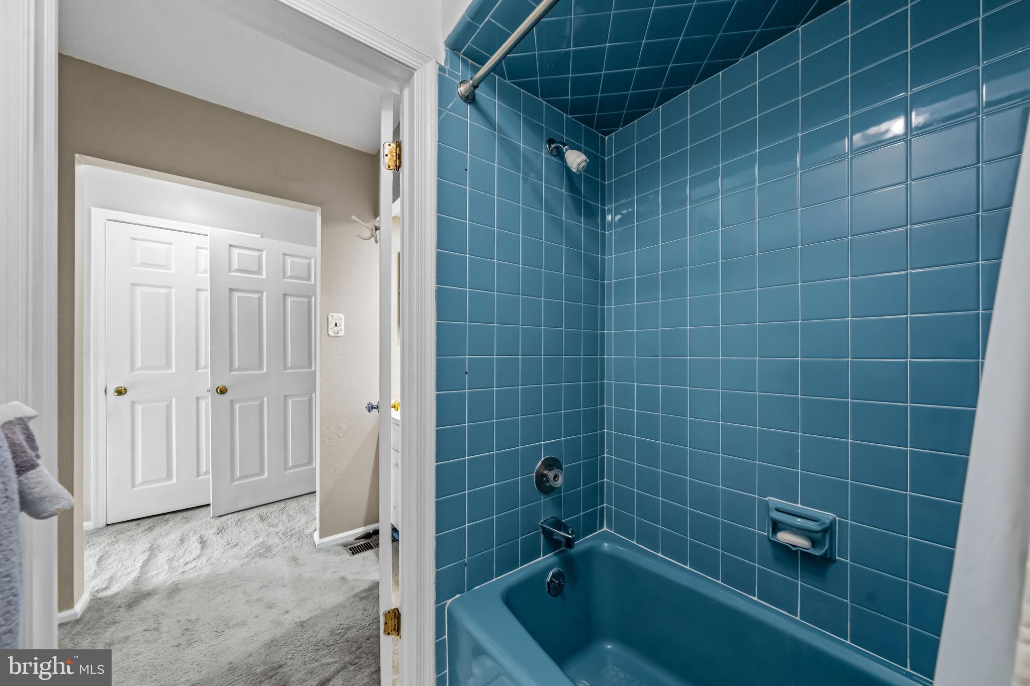 633 East Main Street, Unit B7 Moorestown, NJ 08057 - Photo 24 of 42 a bathroom with a tub