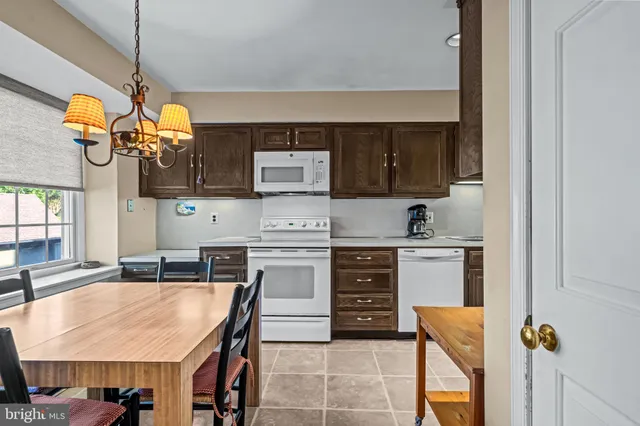 $415,000 | 633 East Main Street, Unit B7, Moorestown, NJ 08057